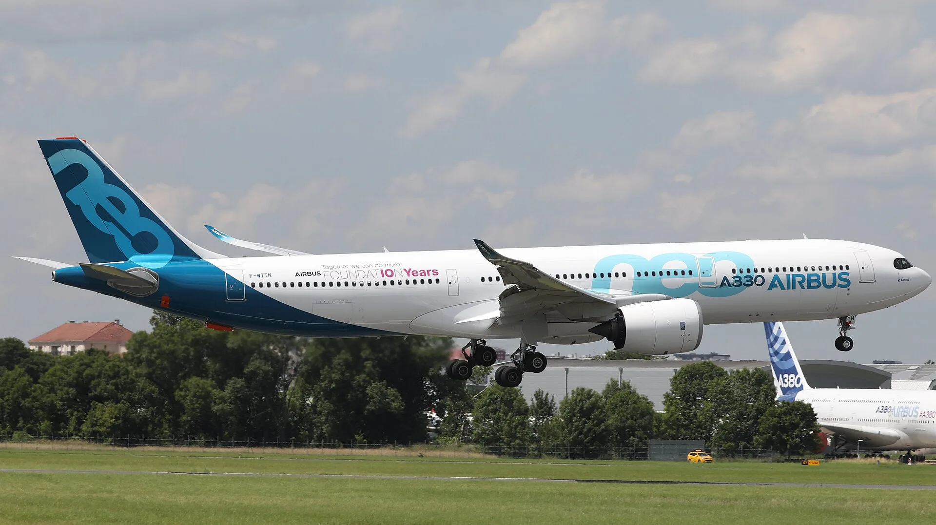 Airbus (ACJ) ACJ330neo