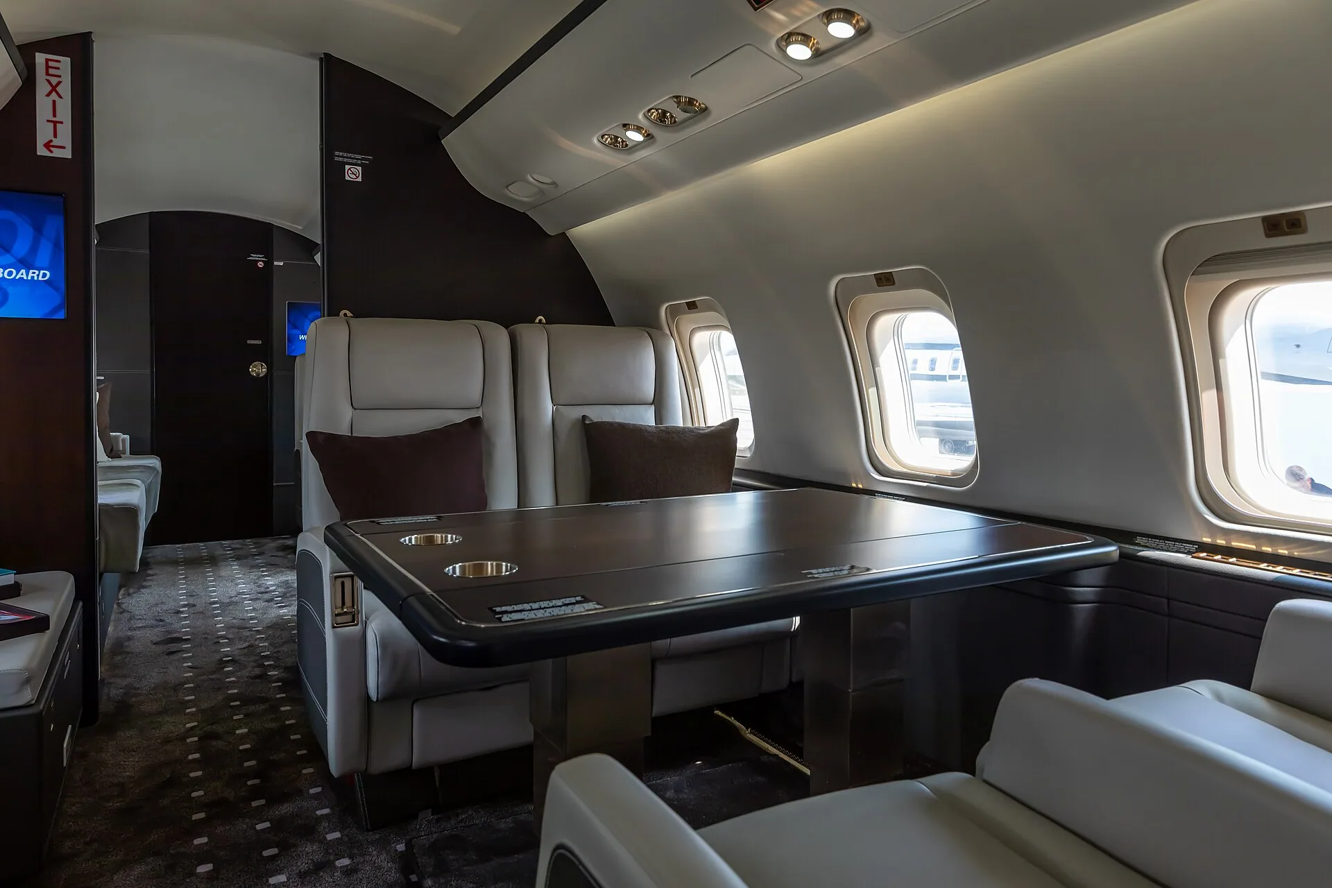 Bombardier Challenger 850