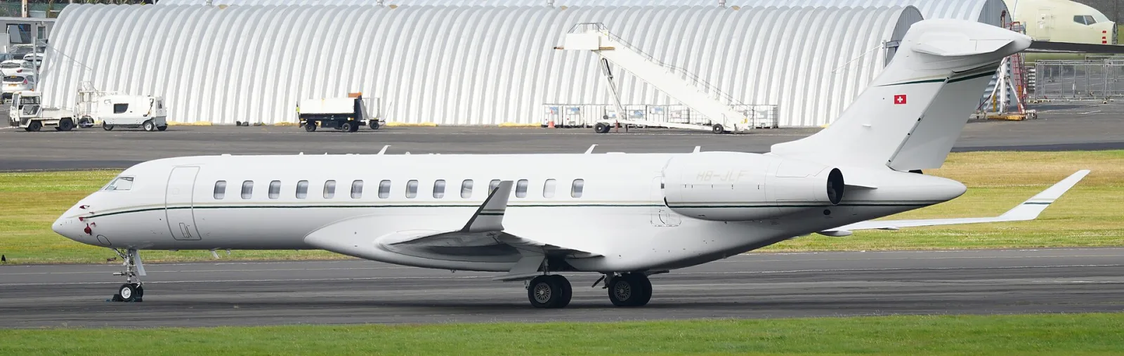 Bombardier Global 8000